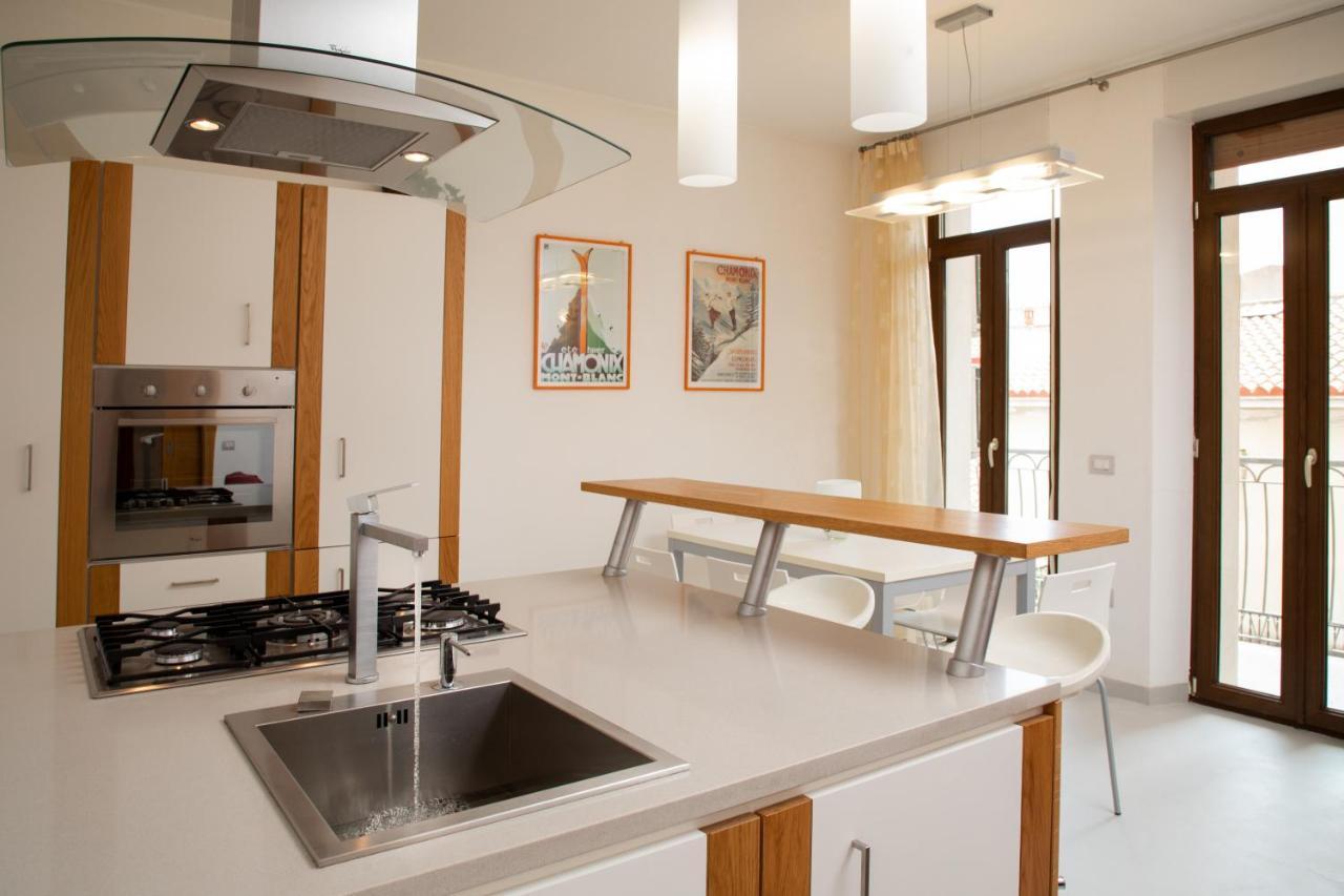 Old Charm - Seaview Apartment Ла Мадалена Екстериор снимка